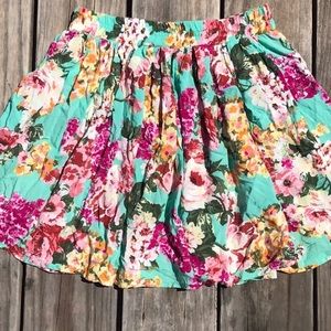 BRANDY MELVILLE FLORAL SKIRT😍🌷💫